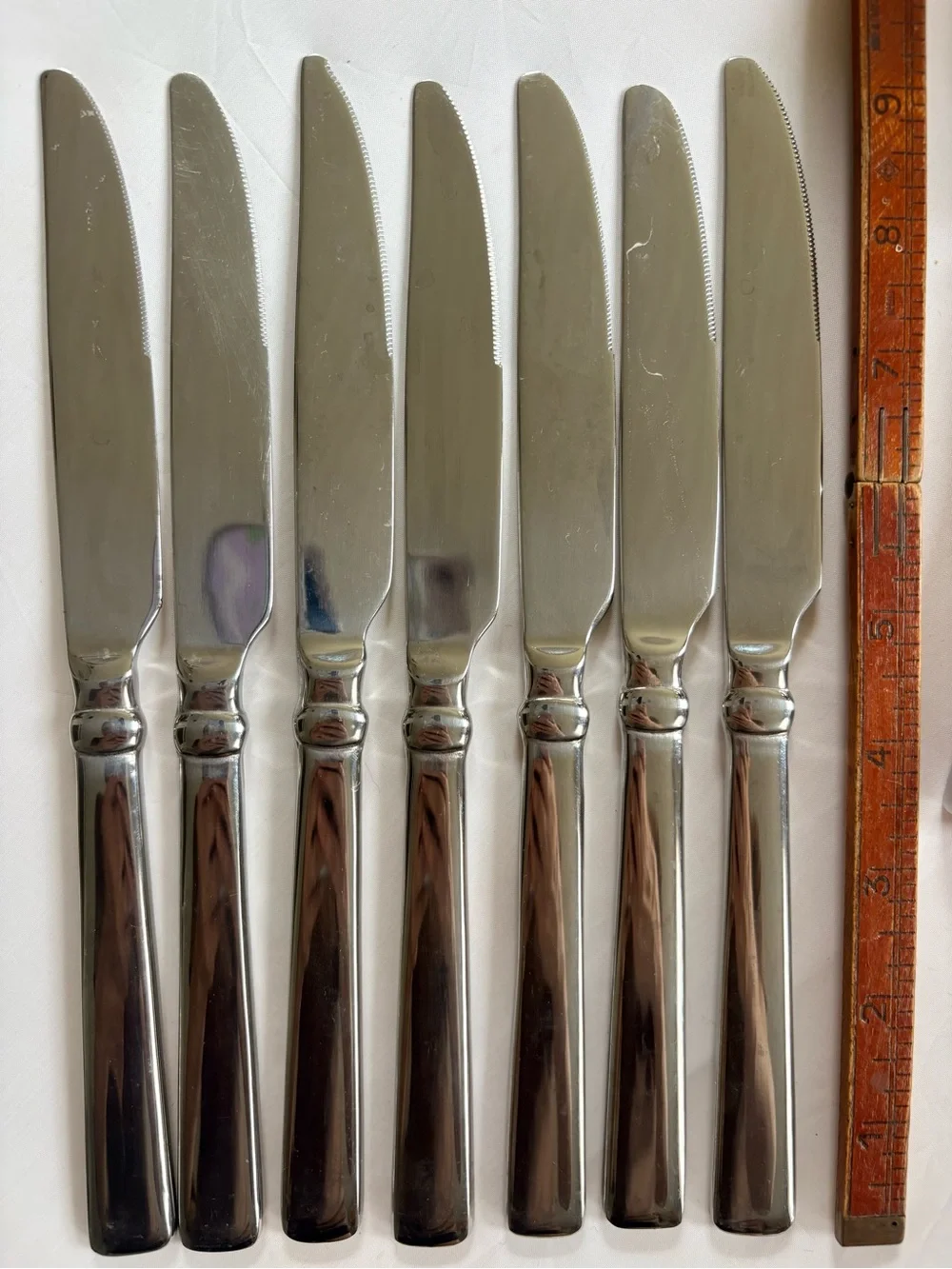 Oneida 18/0 Stainless Steel Dinner Butter Knives - Silver Set of 7